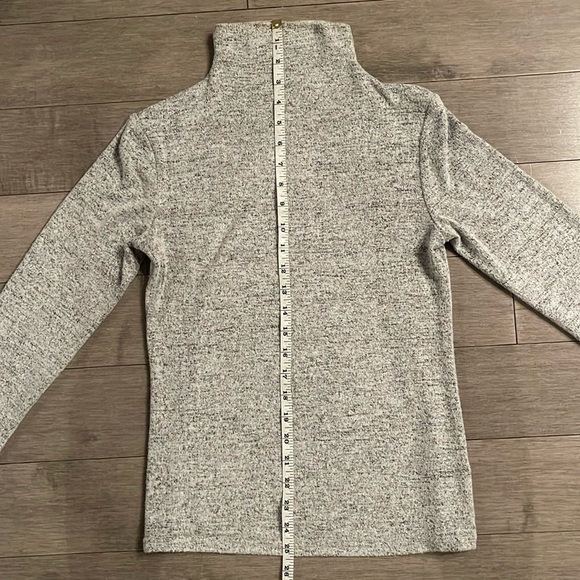 DYNAMITE Mottled Light Grey Mockneck Sweater. Size Medium. - Picture 7 of 11
